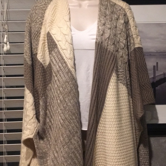 Adorable cardigan float oatmeal:beige color block - Picture 2 of 3